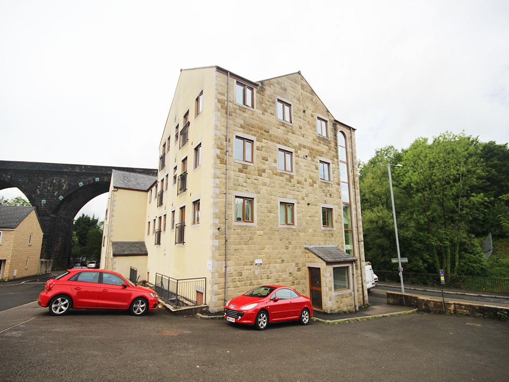2 bedroom apartment To Let in Colne - IMG_3145.jpg